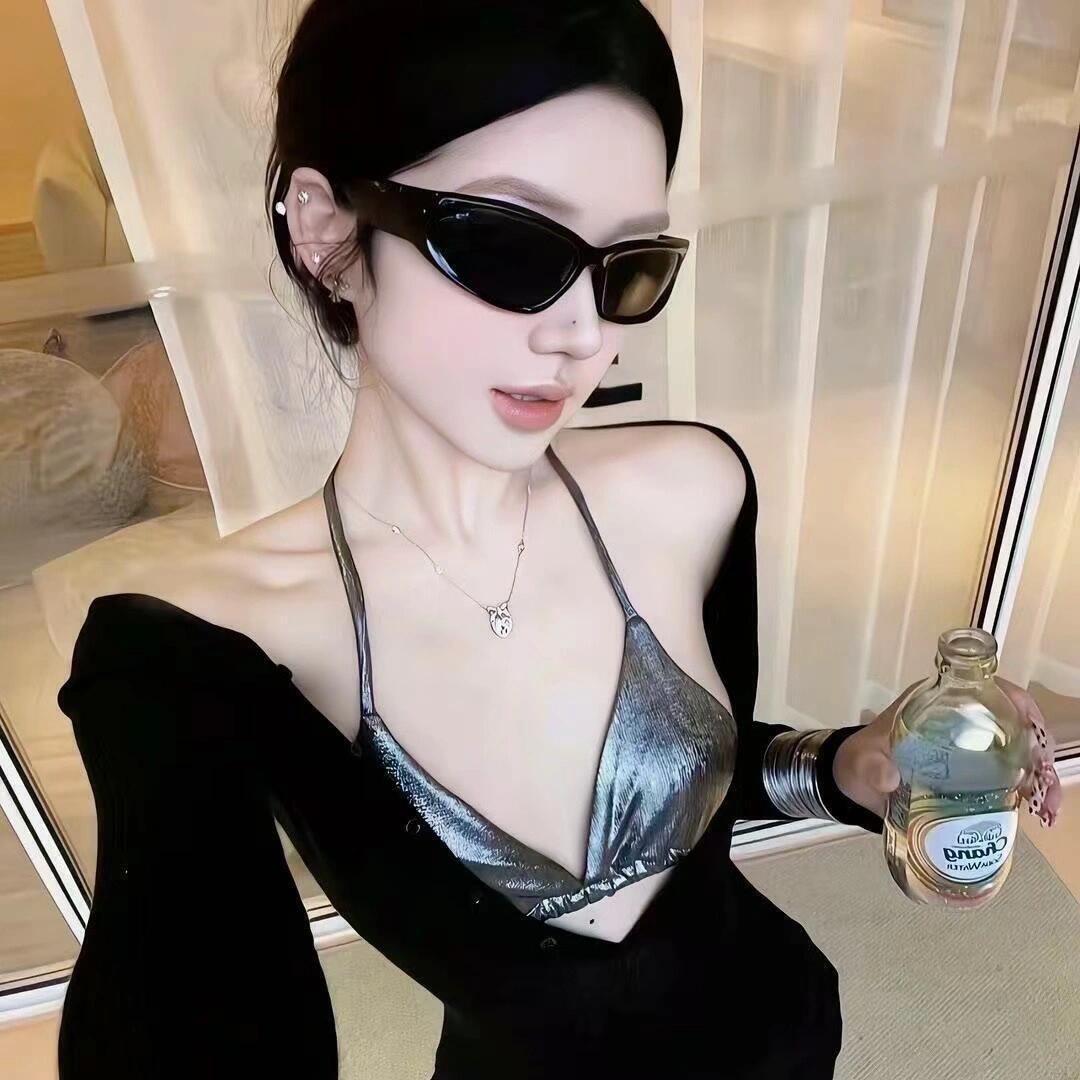 女二