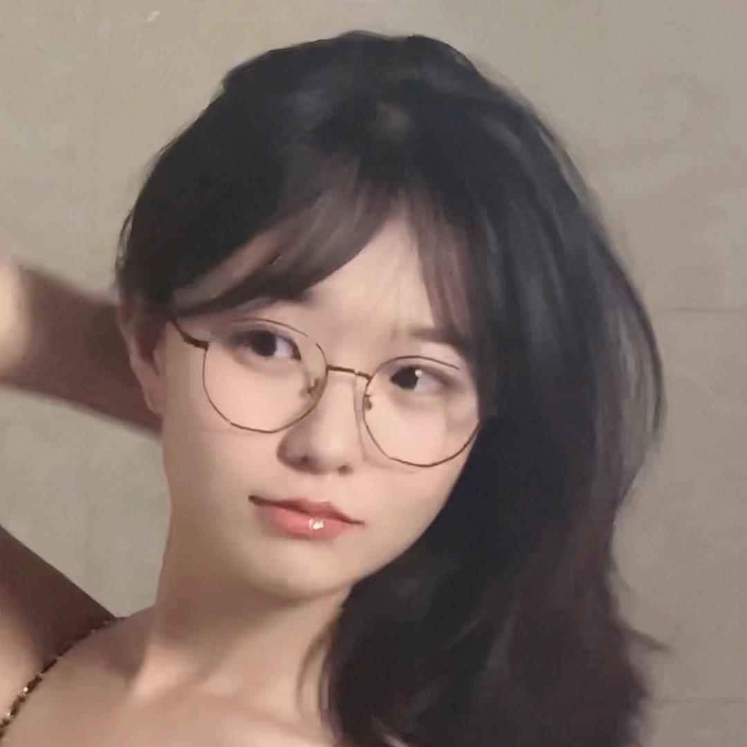 常馨淼.