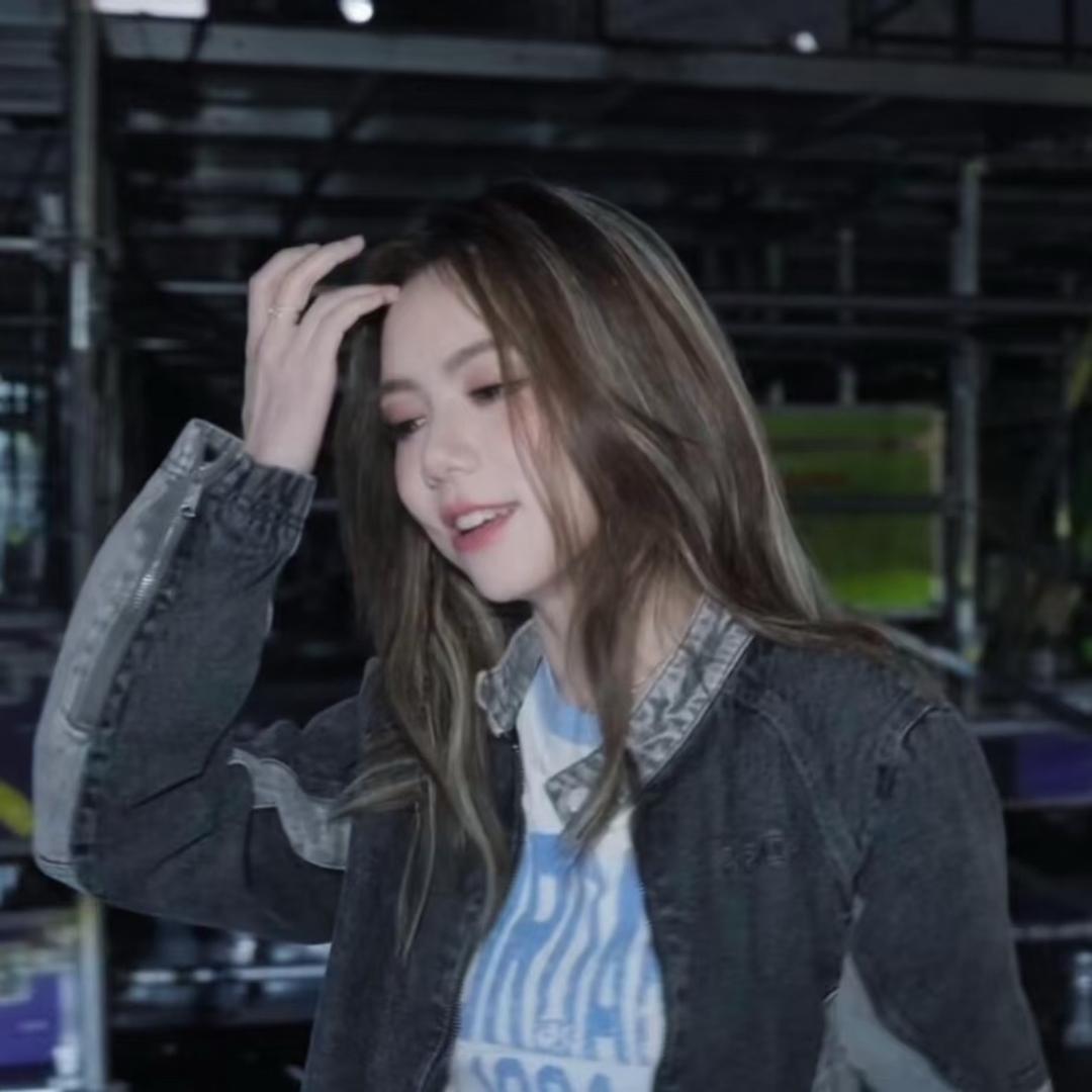 查克靠近