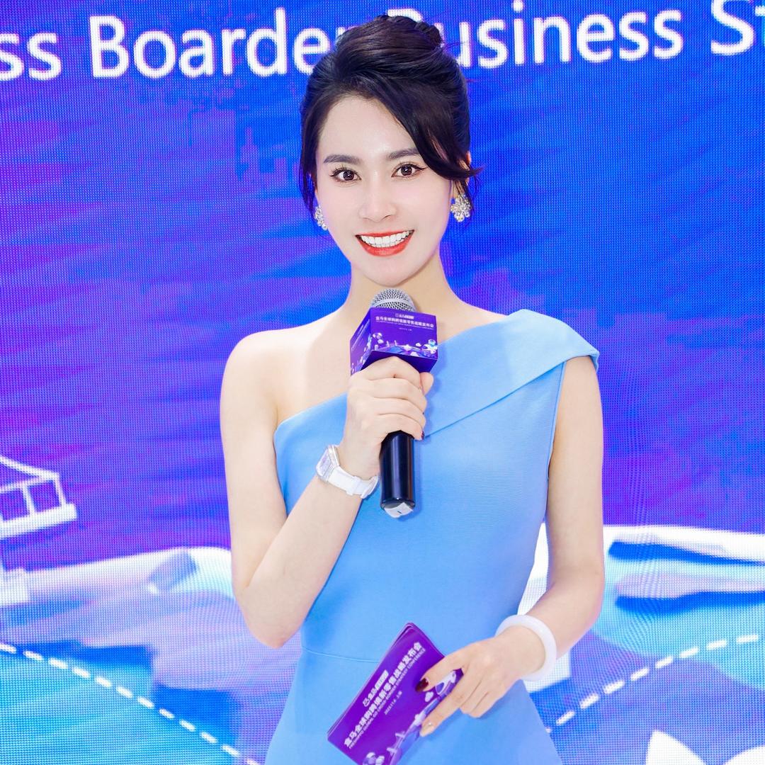 Crystal Yao姚华铮