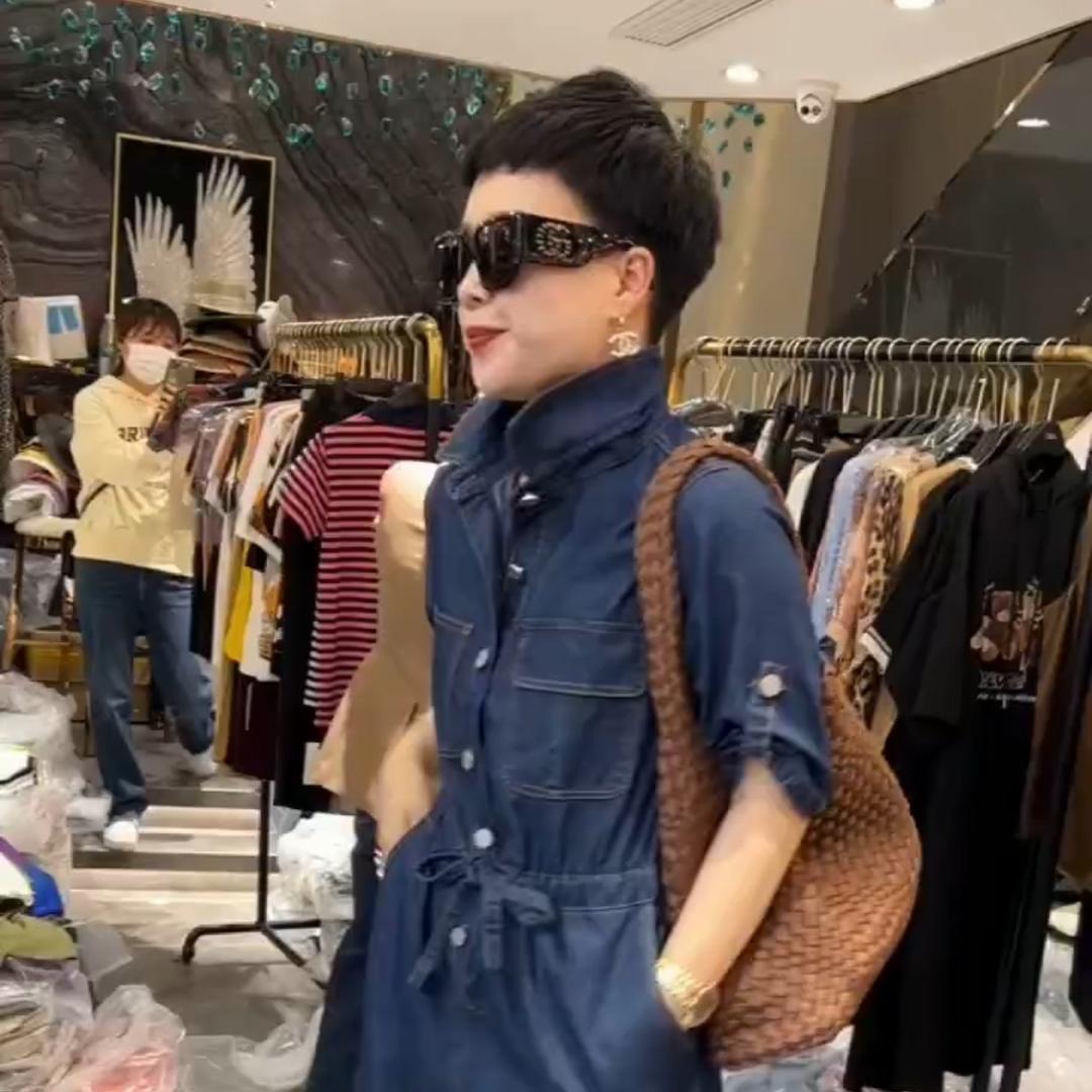 杭州晶晶服饰批发