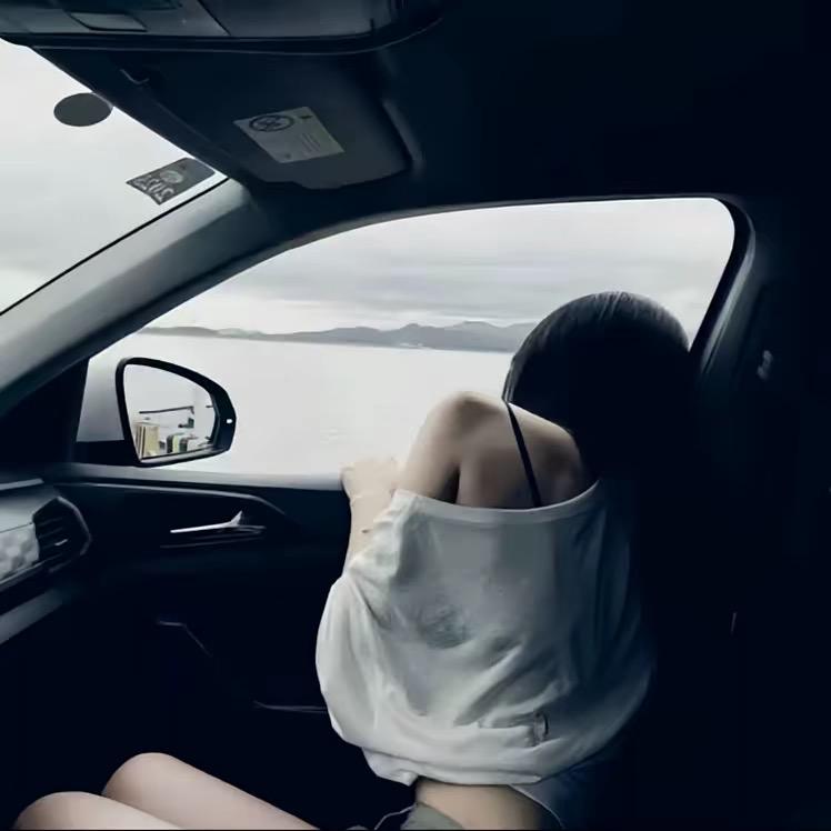 阳.^
