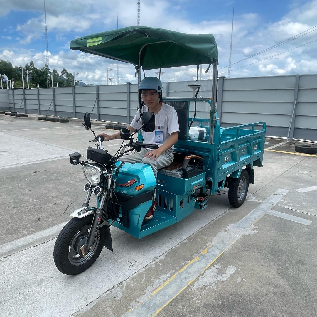 小何教练摩托车