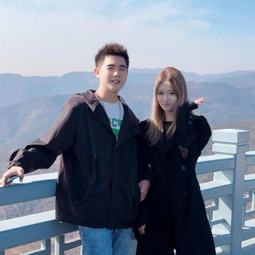 嘴馋的小楠神夫妻