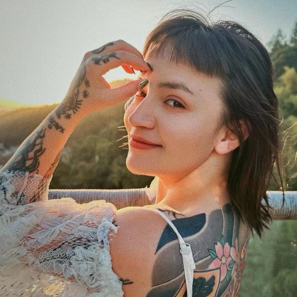 丁小姐撸妆