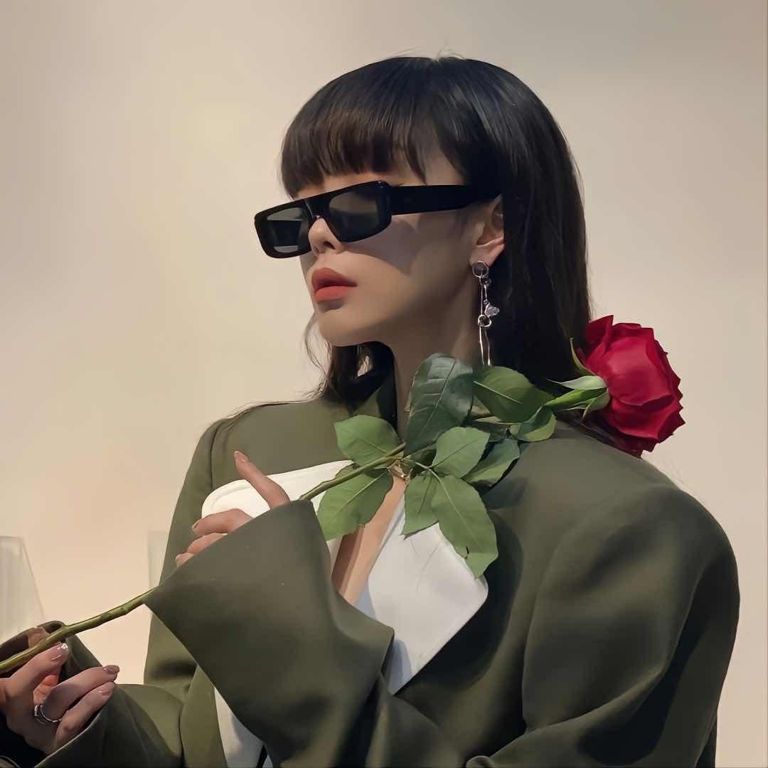 L. 💫