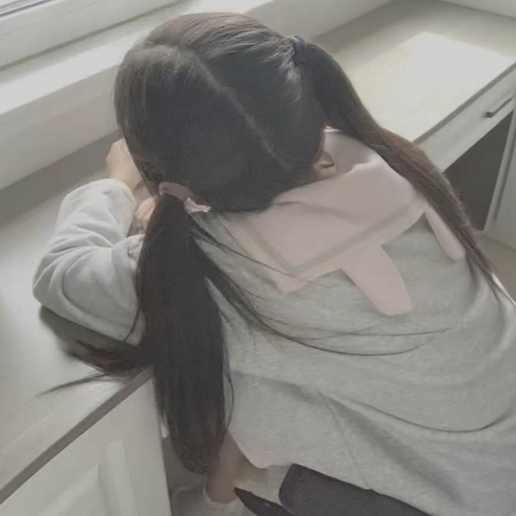 灰色