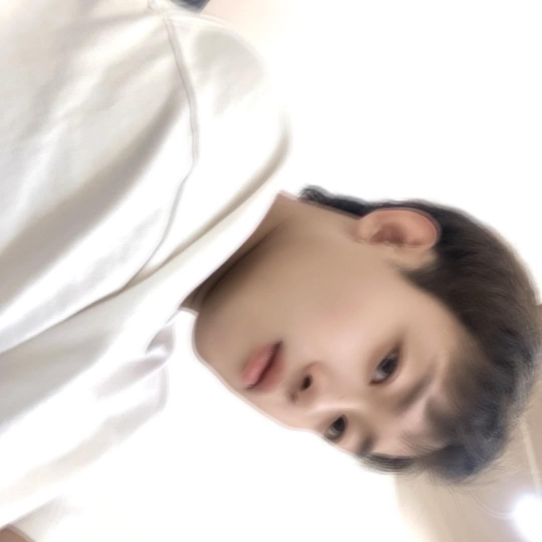 笑笑.