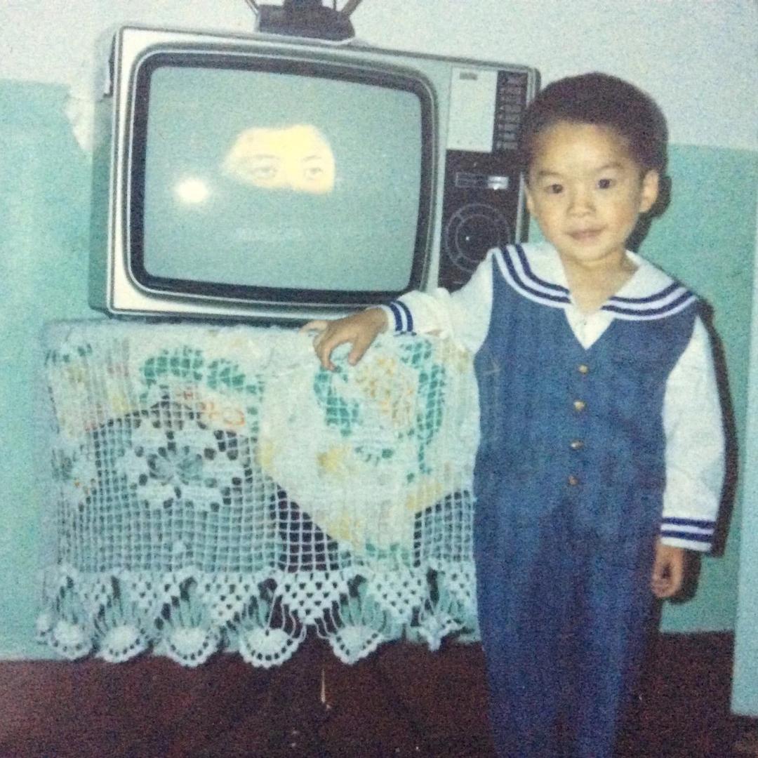 树上坐着一个人