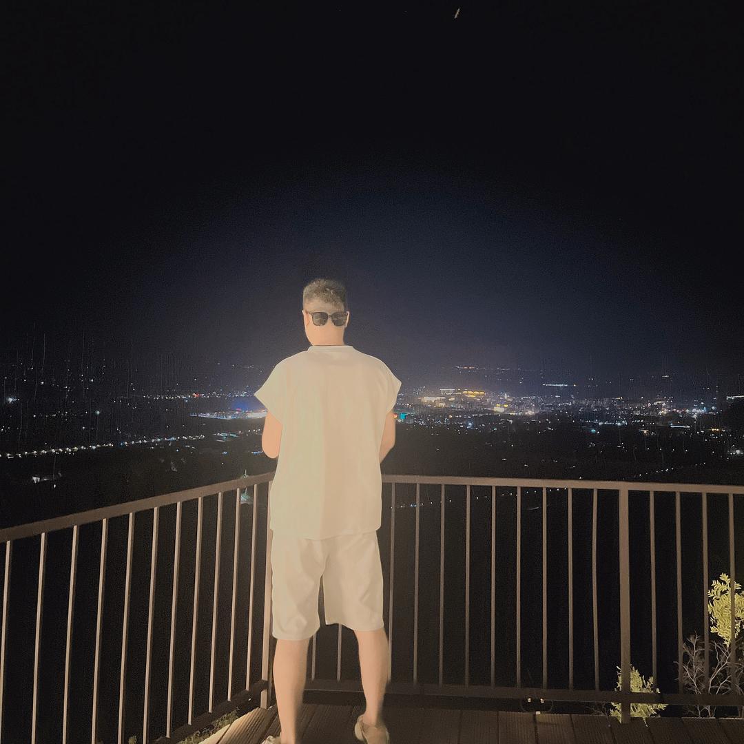 翡仁商贸有限公司-磊