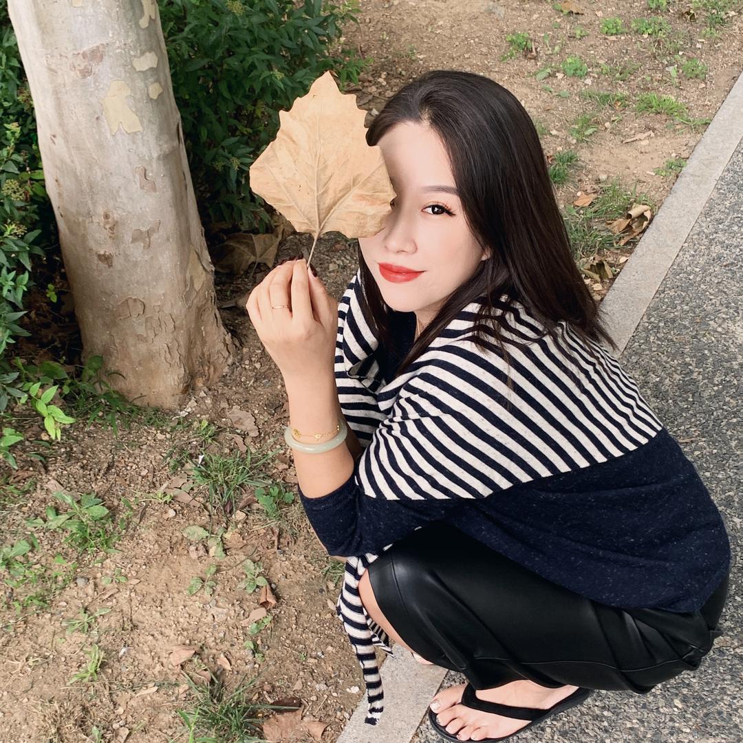 黄岛子生于夏服装店