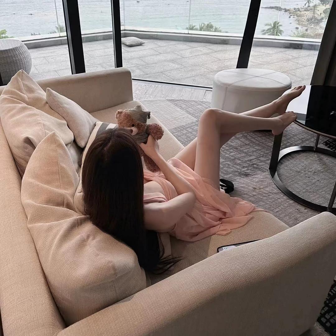 昭  .