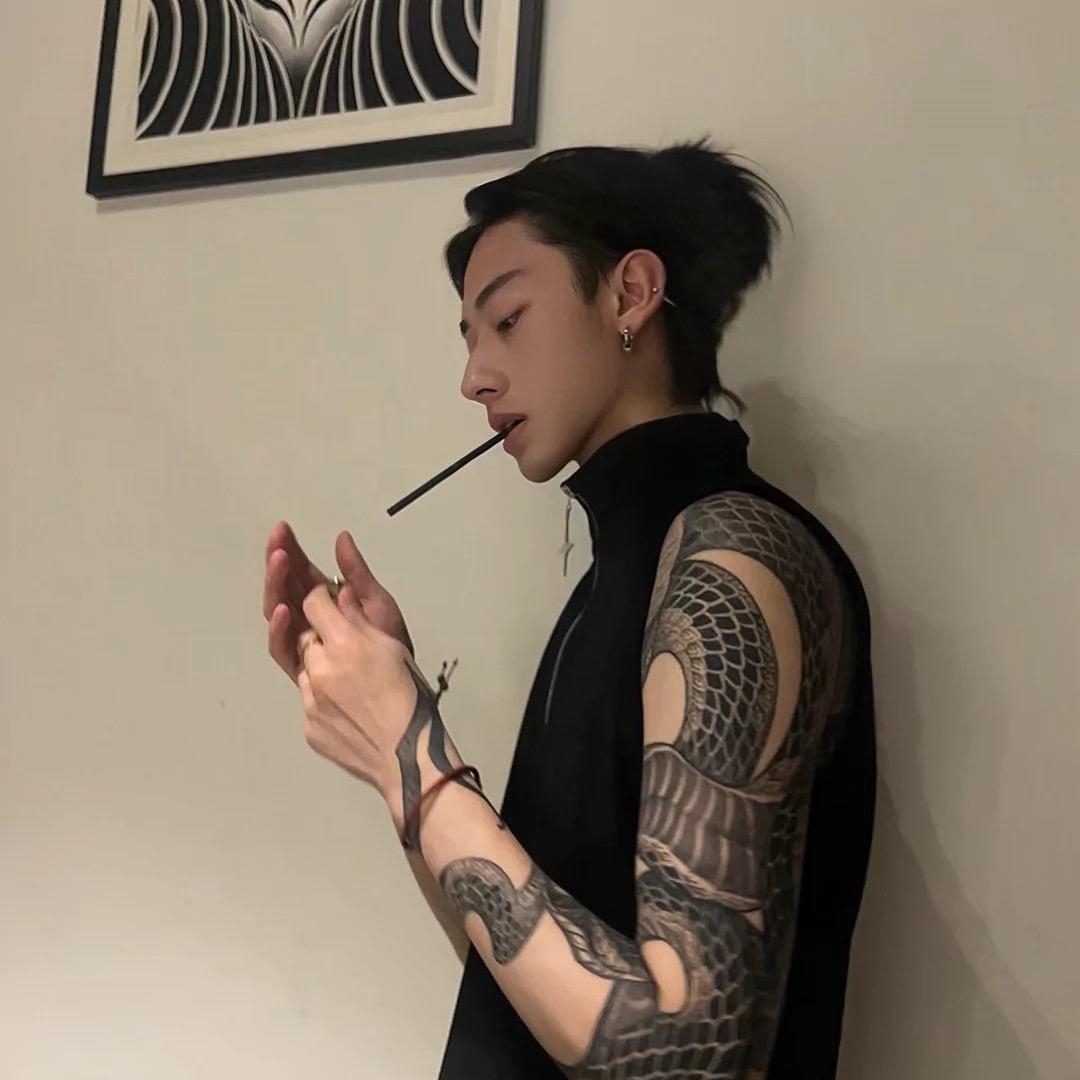 邓感超人、🥷