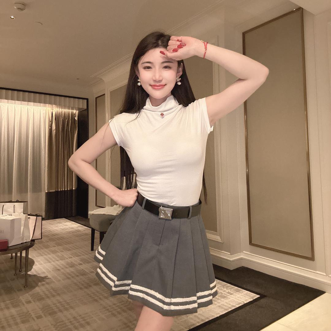 杨简单（楼下美丽小铺）