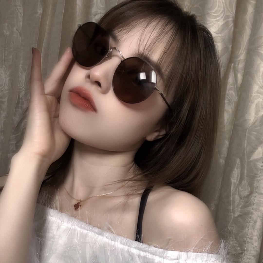 英子
