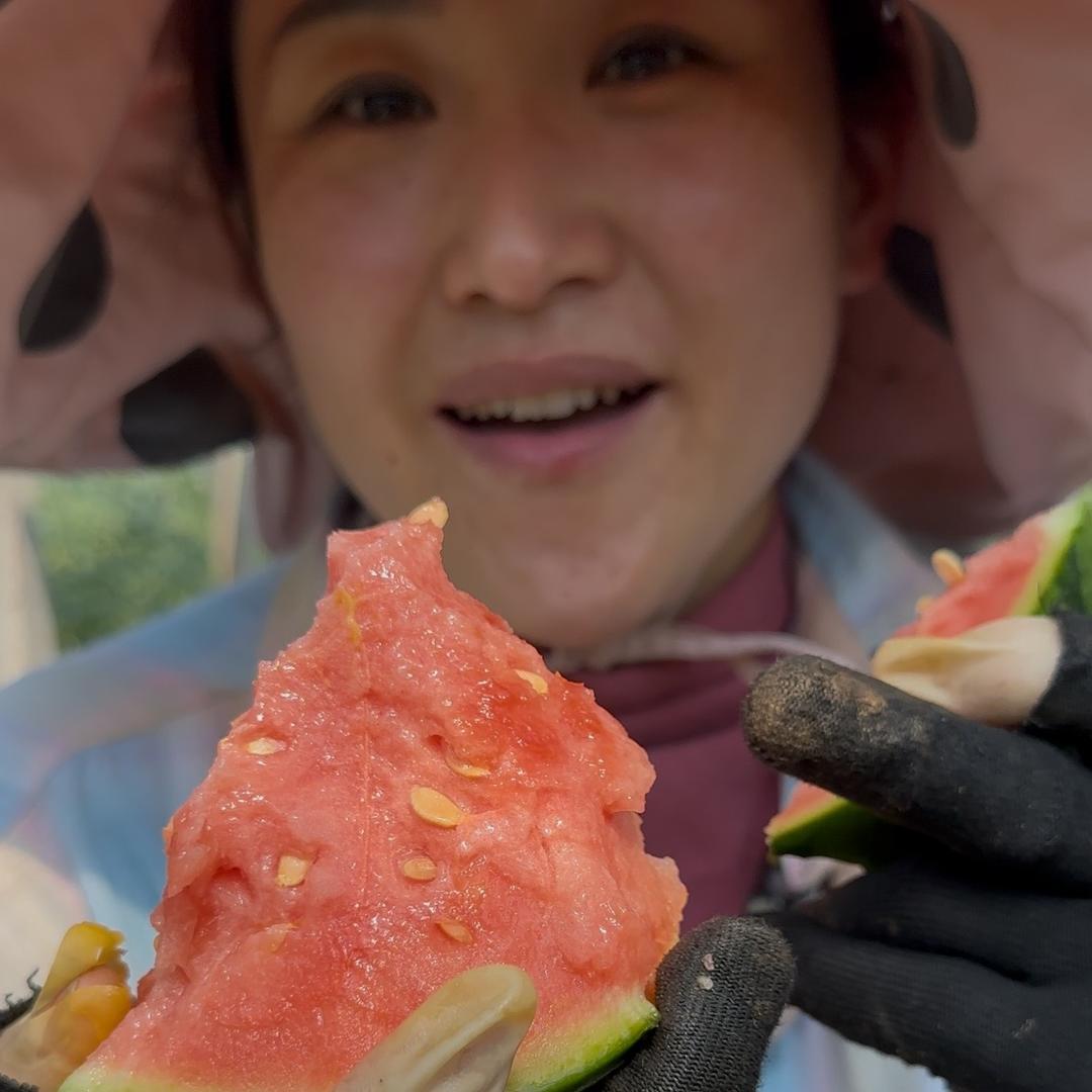 二姐手撕西瓜