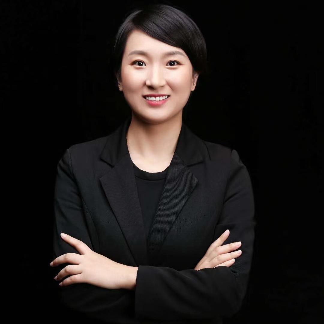 燕子：蛇年大吉
