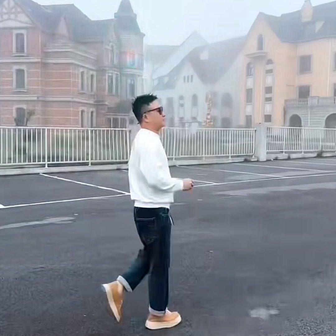 关岭刘串皮二手车有限公司