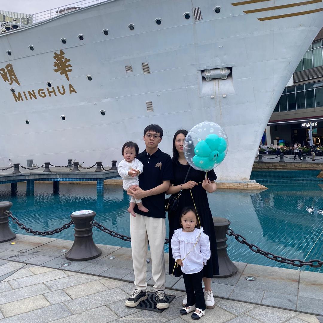 小桃桃👨‍👩‍👧‍👧