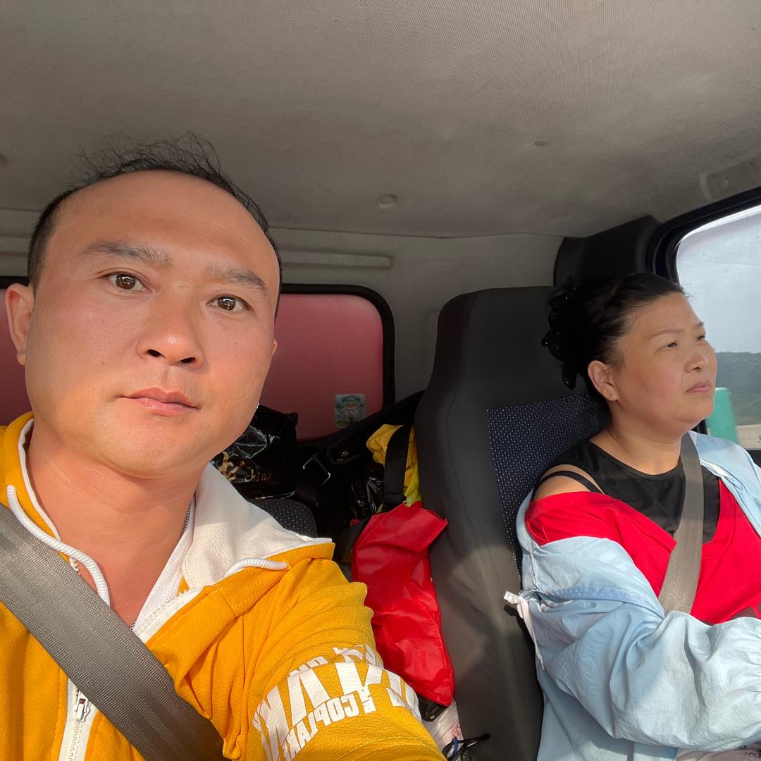 80后夫妻自驾游全国