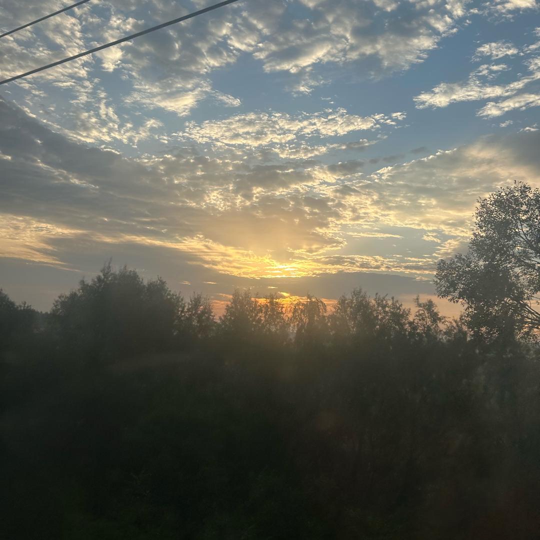 标点符号…/-：（