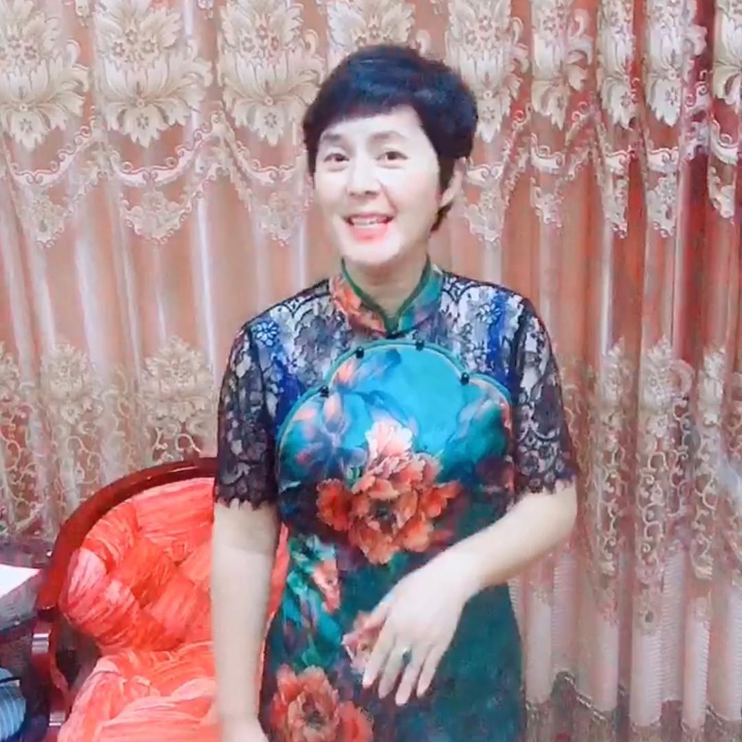 大眼睛美女