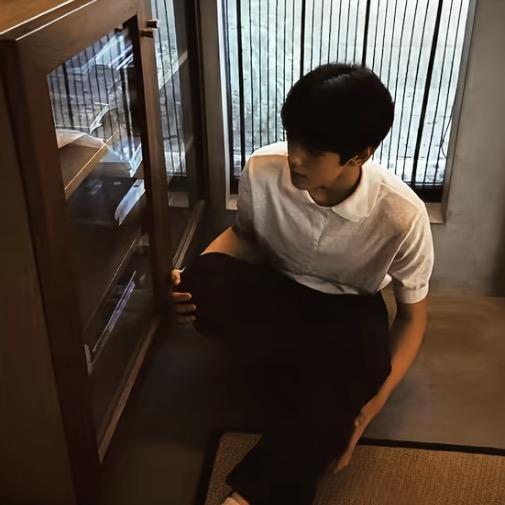 装酷被打掉一颗门牙