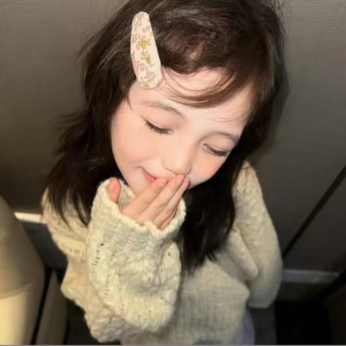 小👻