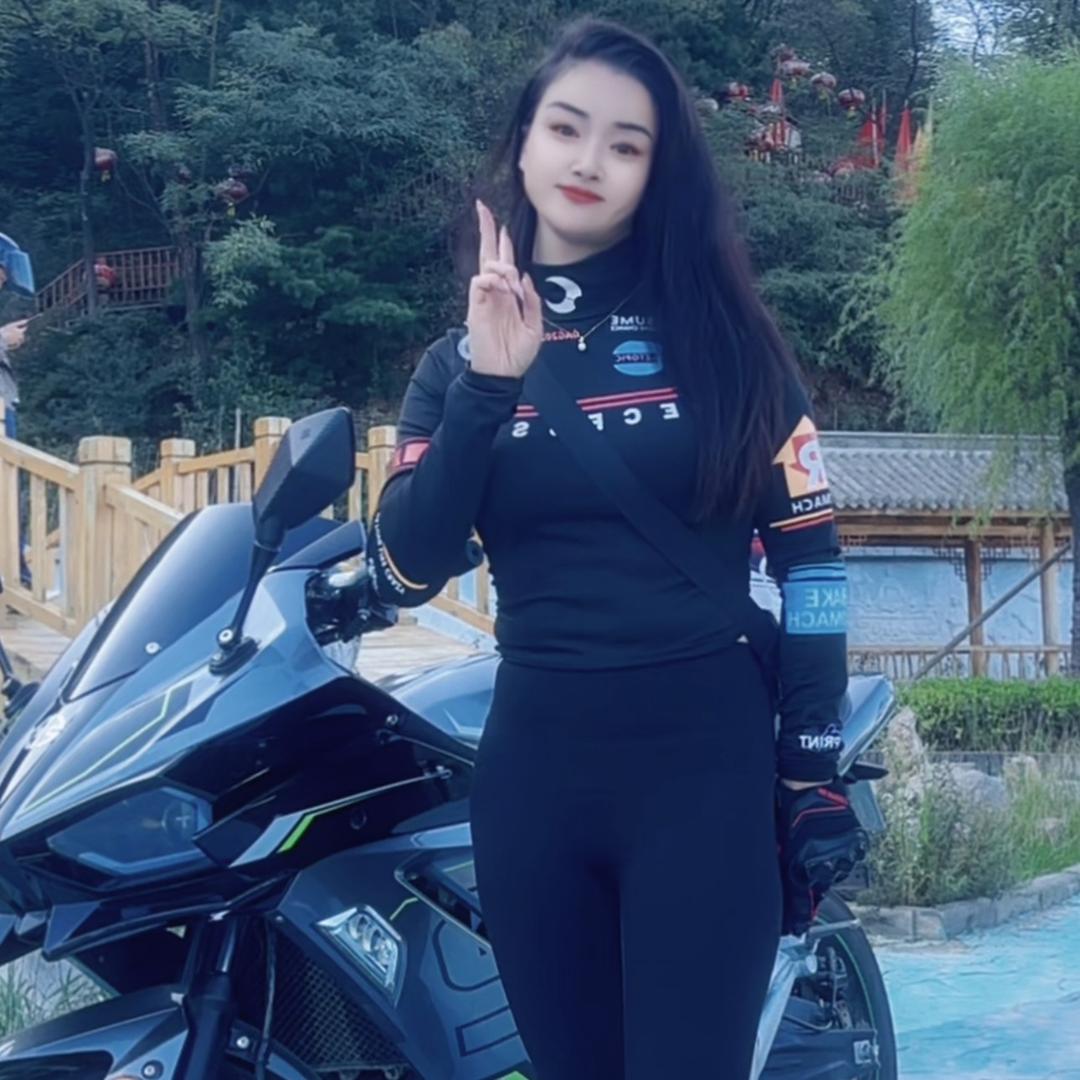 包w霞