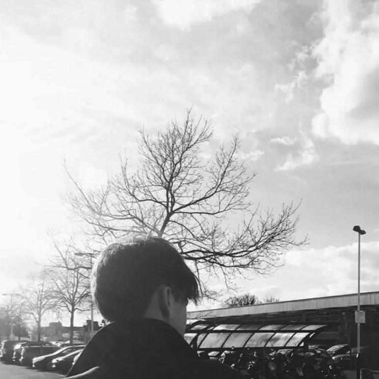 想酷到睡觉不盖肚子