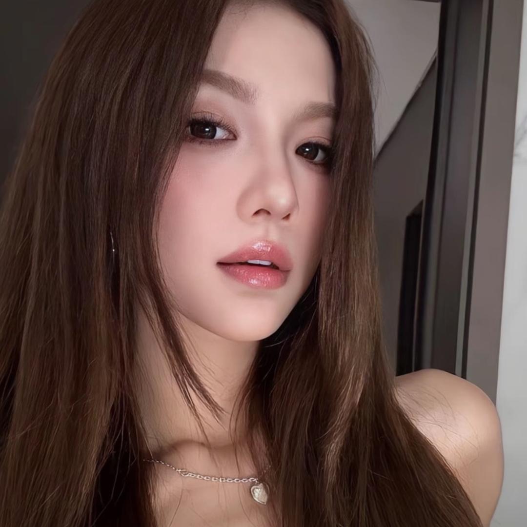 然然.