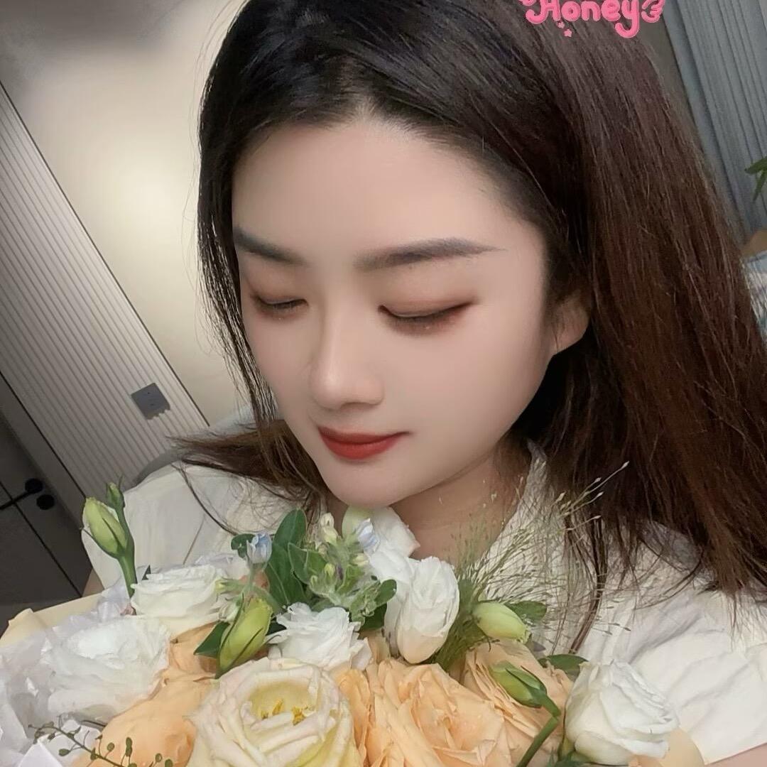 娜娜**