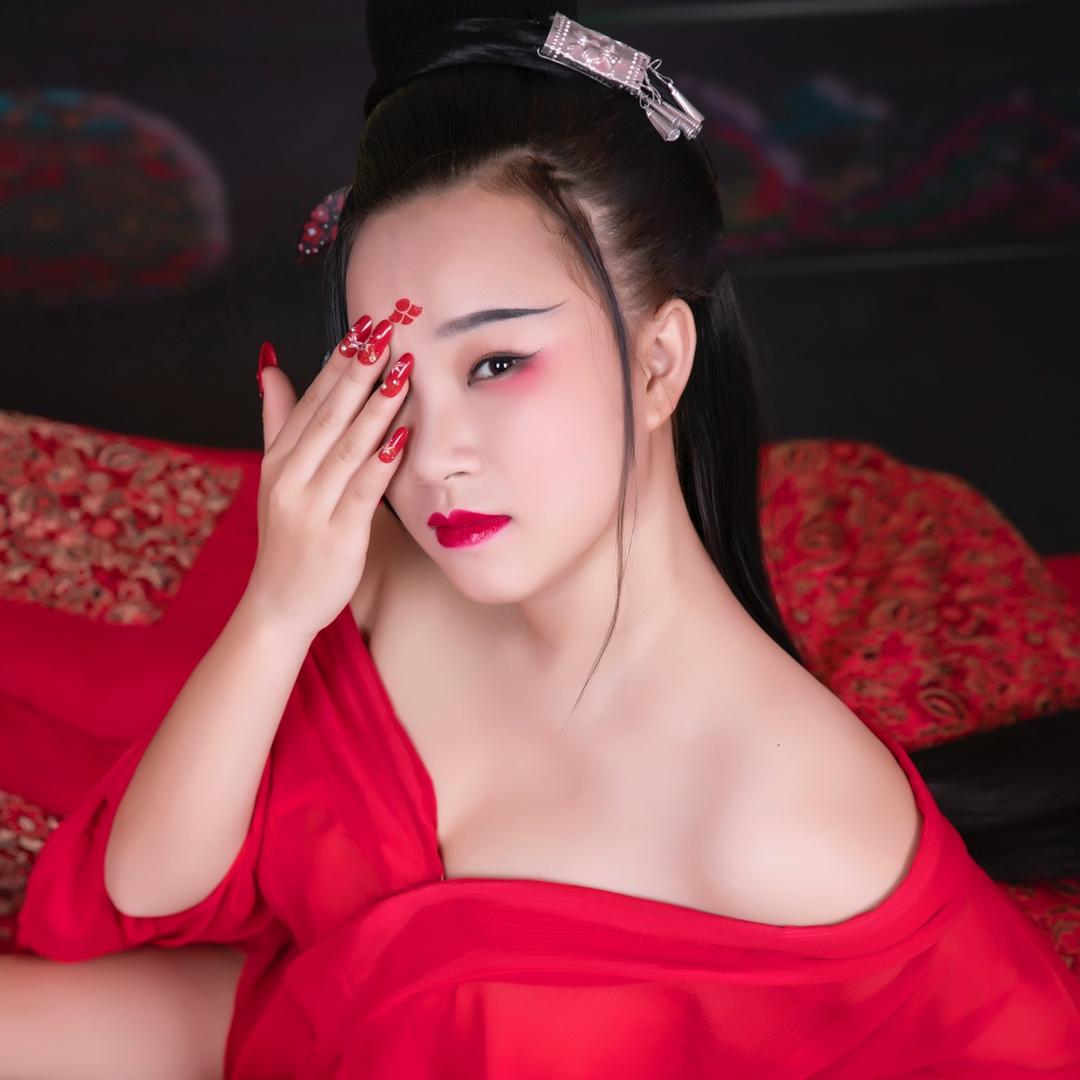 波彤、