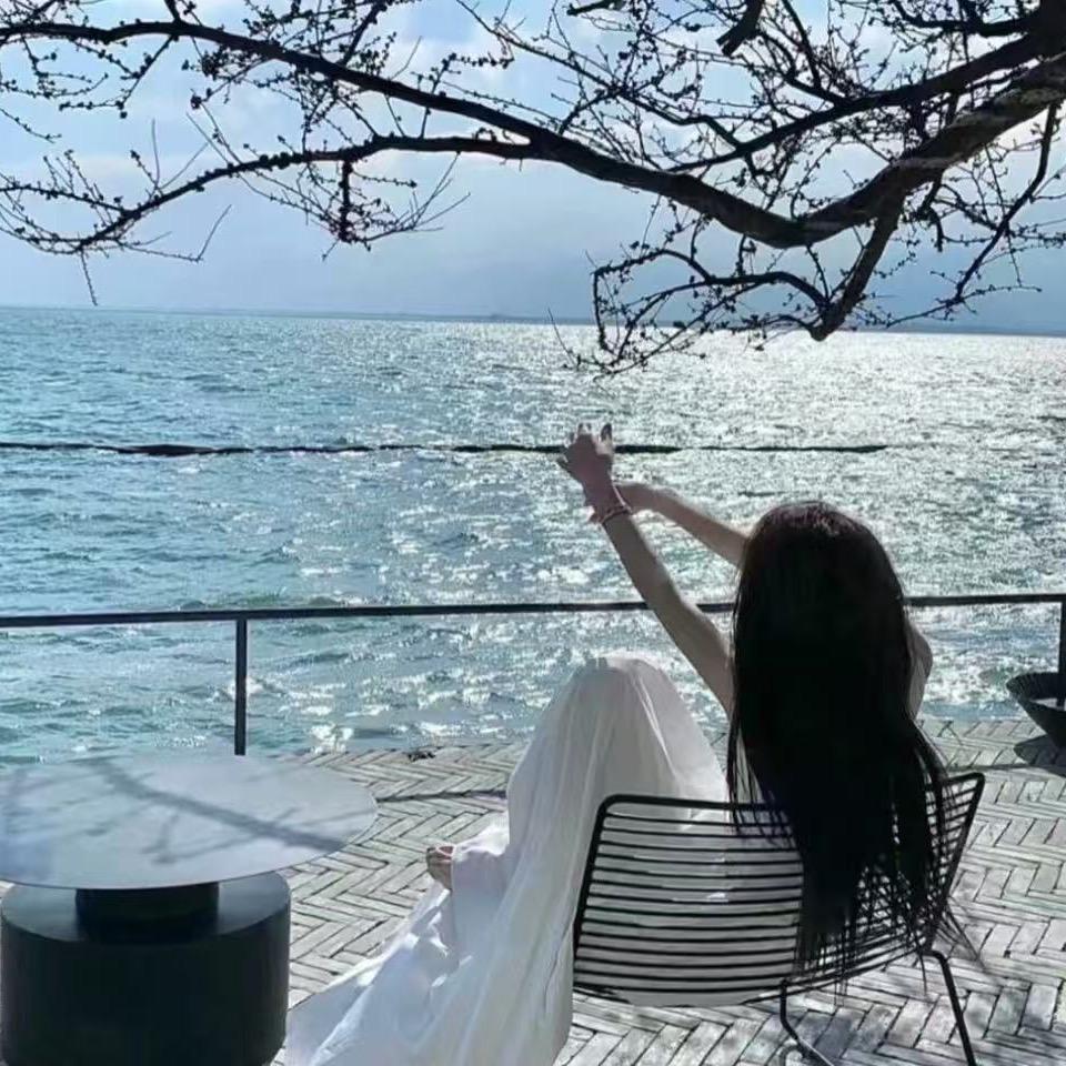 宝韵诗．素颜灯泡肌~娟