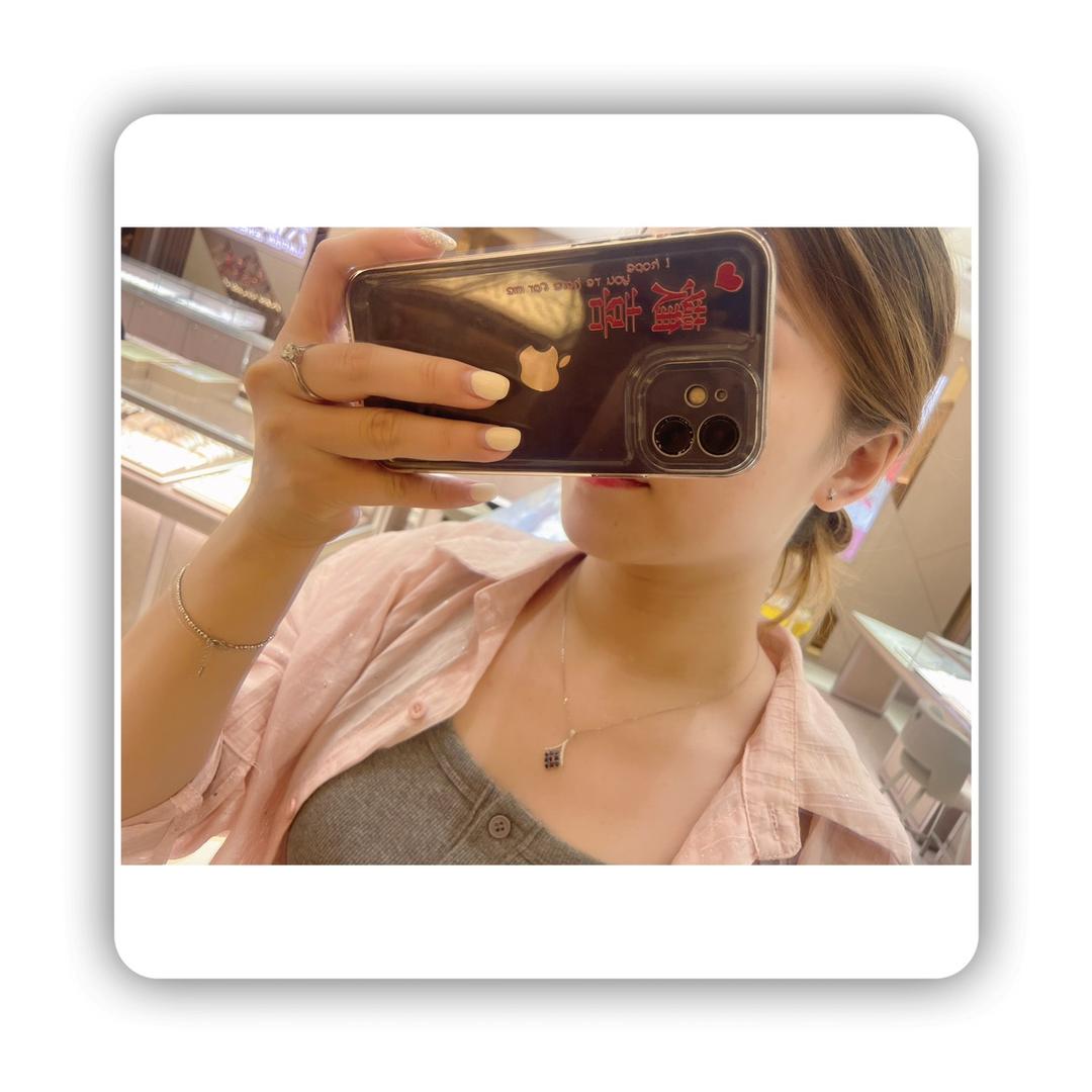 卖珠宝的小姐姐