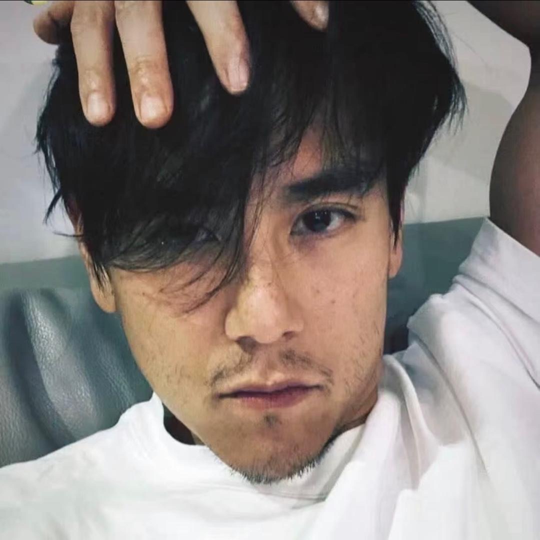 @不自律的彭于晏.🧠