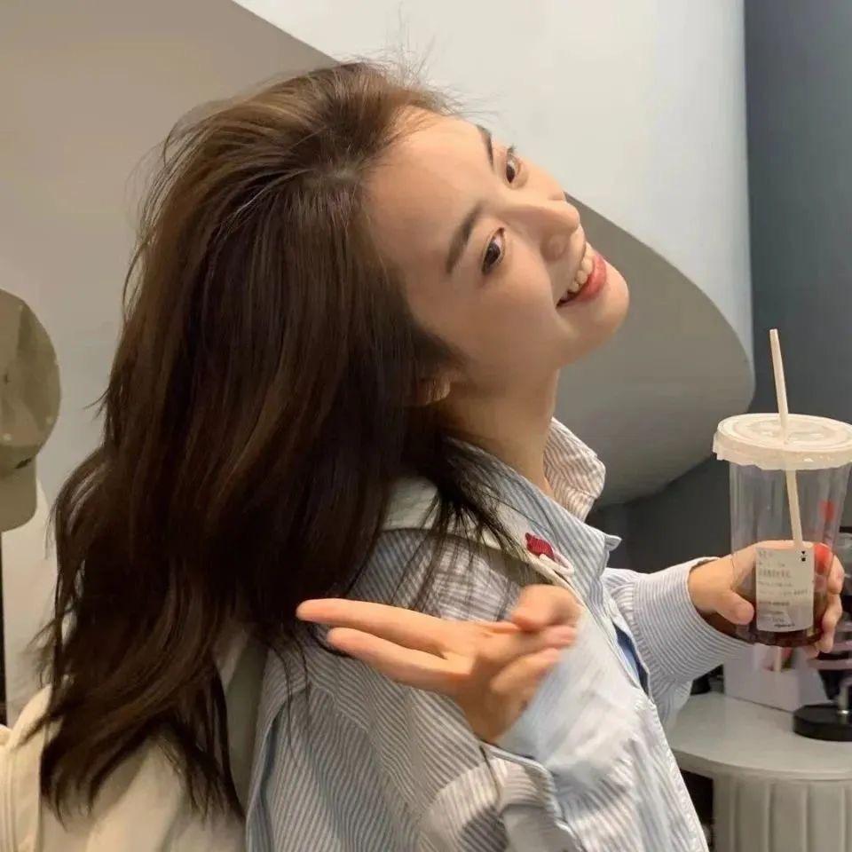 🧸            WhIte