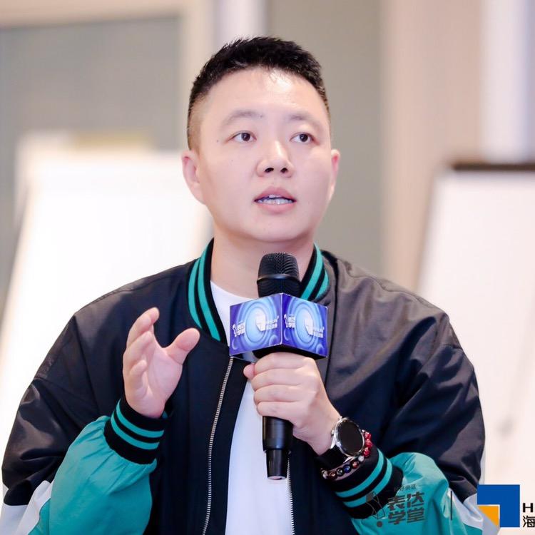 杨杨得亿(晚10：20开聊）