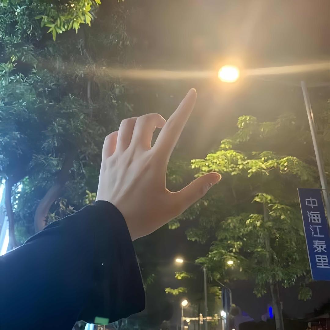 一个爱笑的男孩