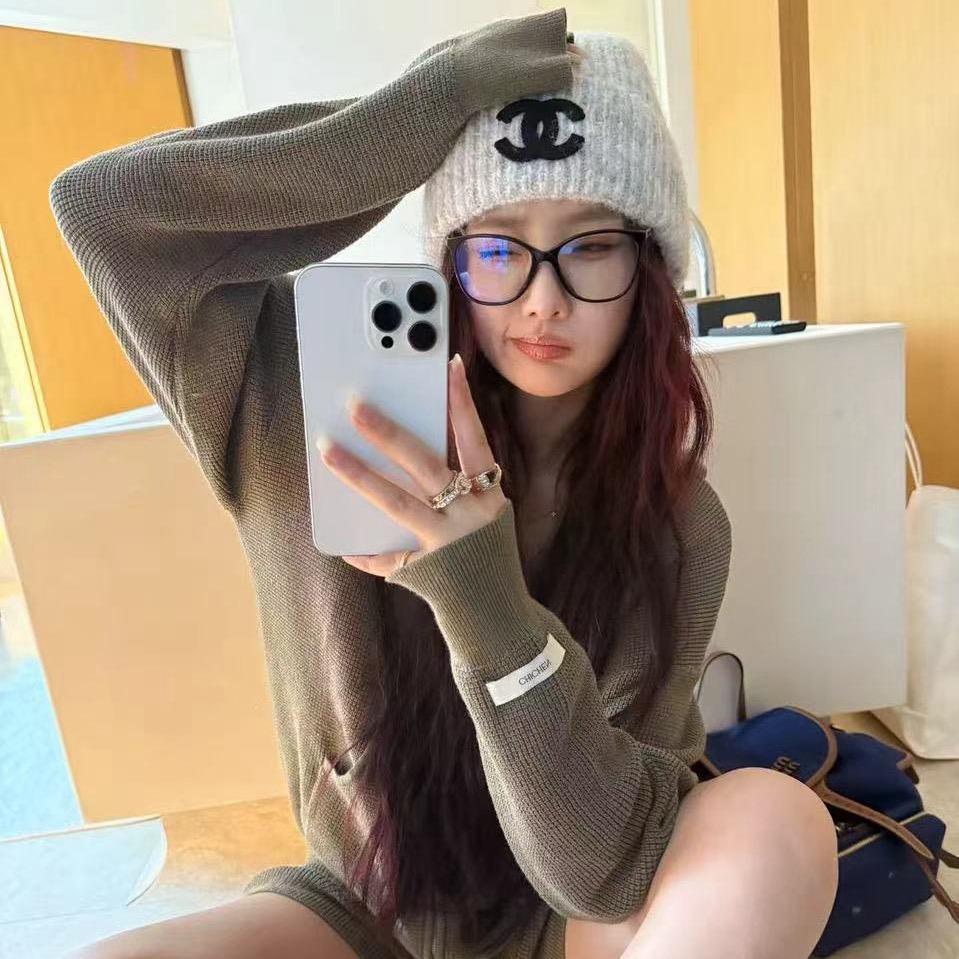晨妍穿搭同款bot
