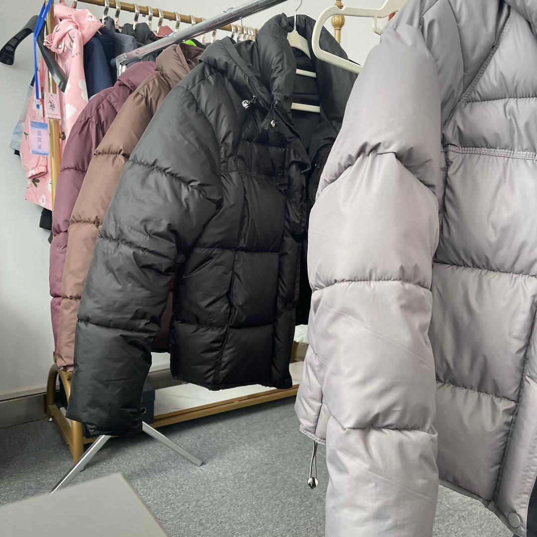 卖女装的方脸叔叔