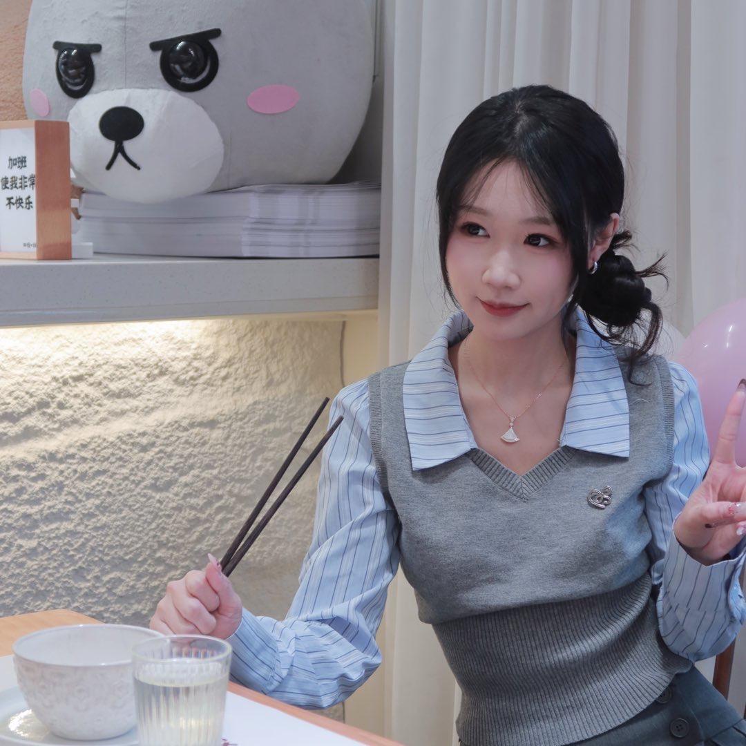 是佳慧呀🌹(努力变美版)