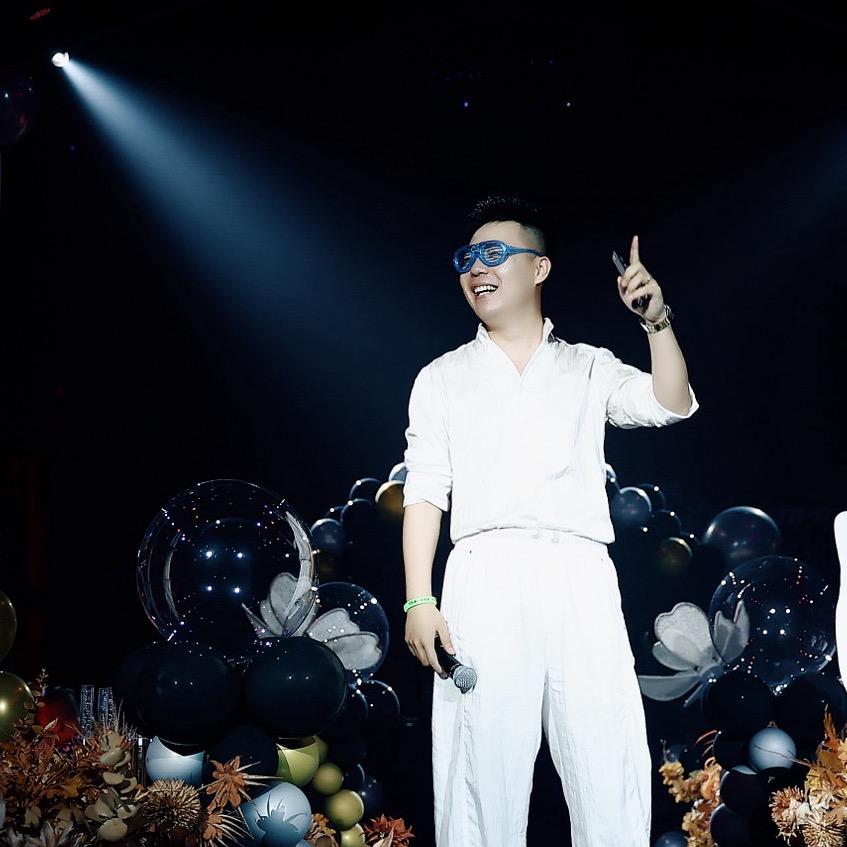 周冰主持的氛围感