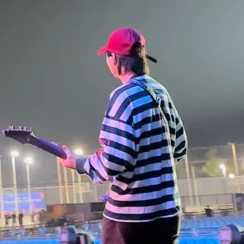啊该弹吉他🎸