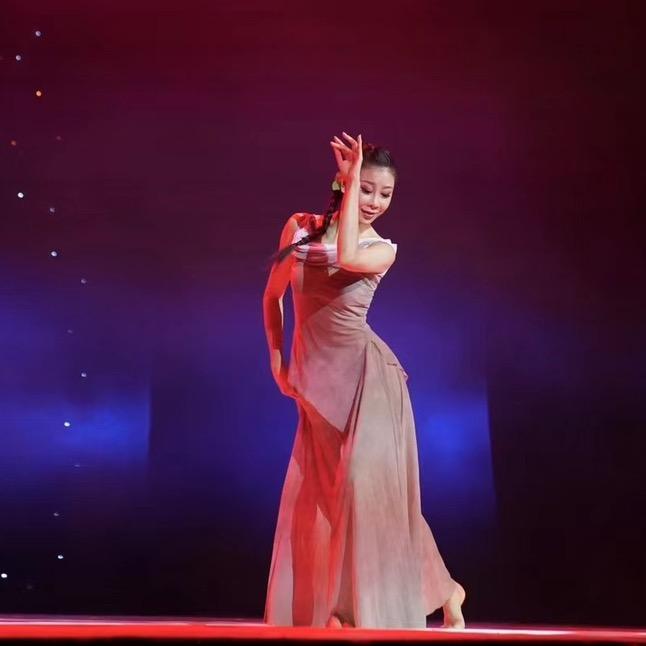 是八月的俞等等