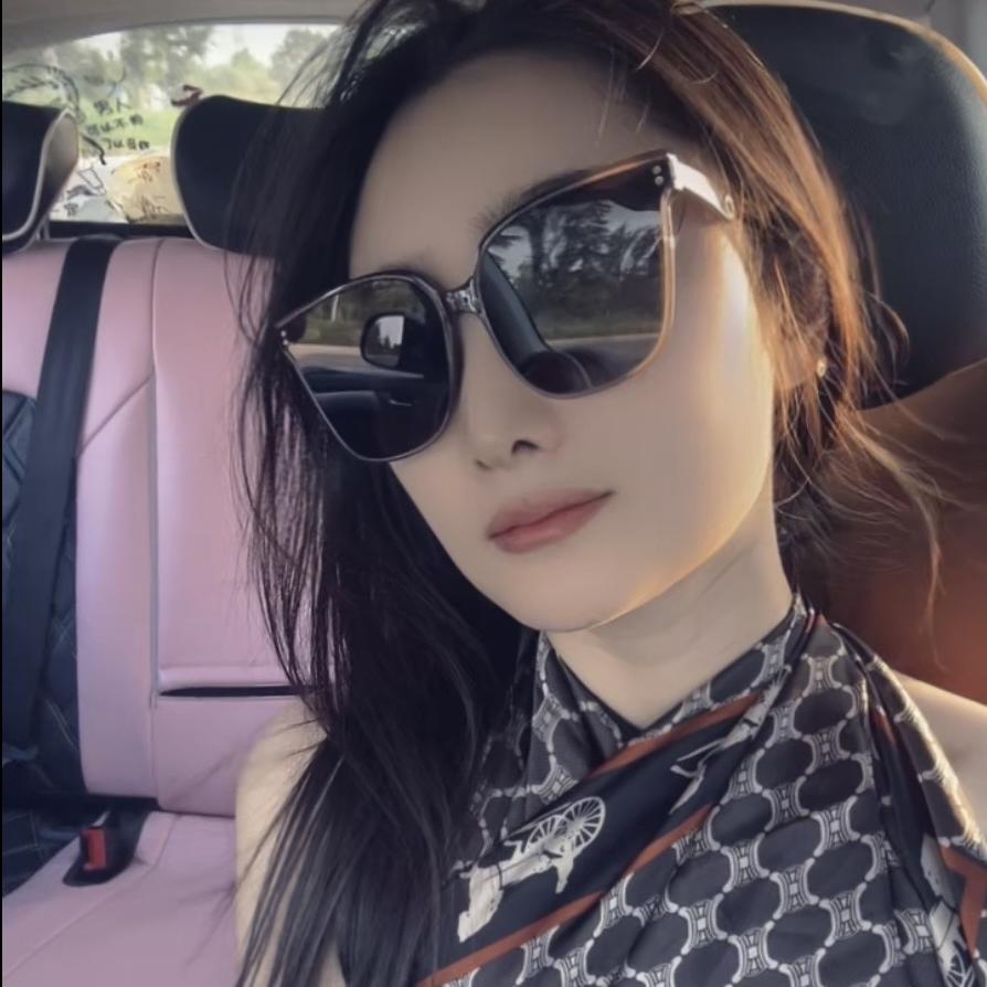 卞小姐穿搭