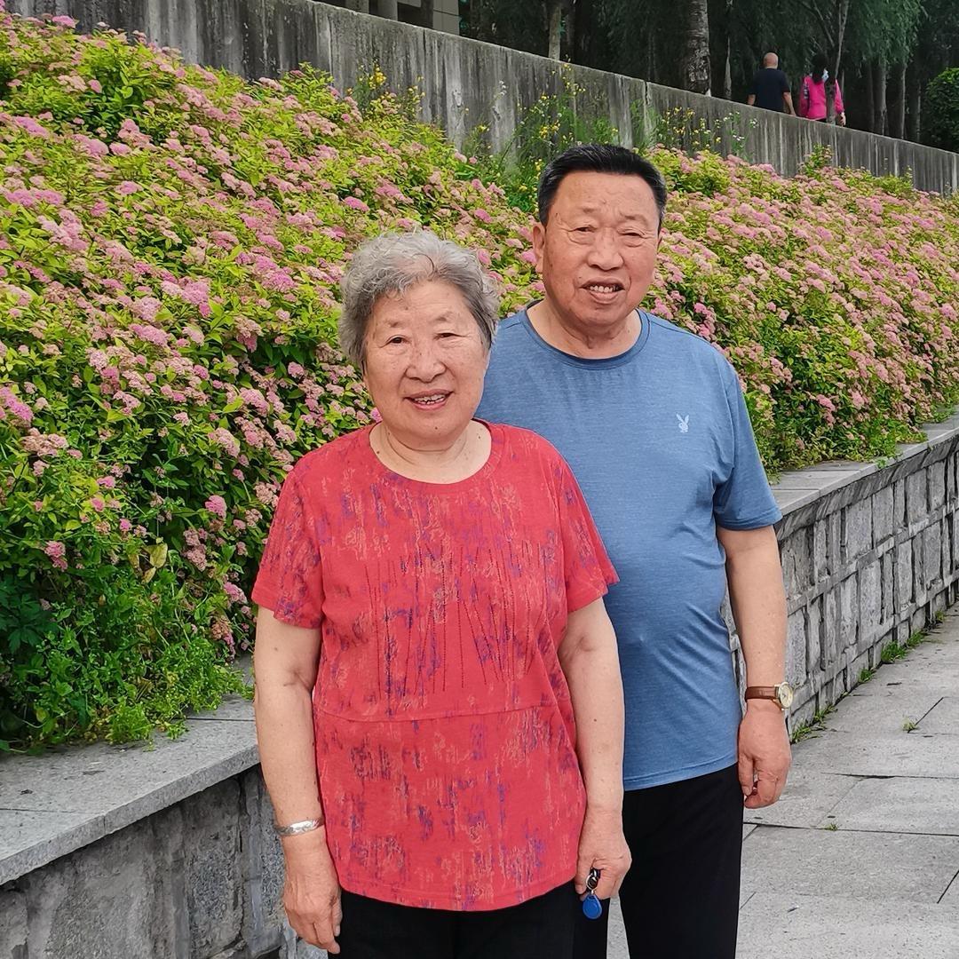 老徐头和老伴的快乐生活