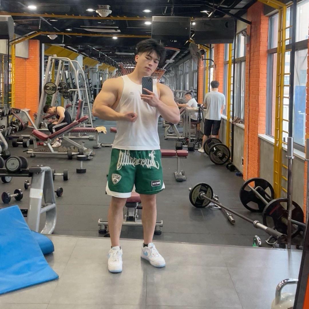 洞国问健美式铁馆Mr.H