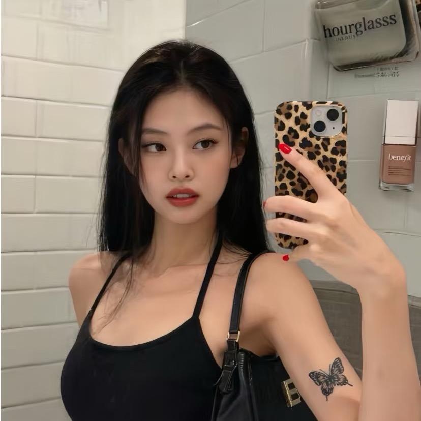 V V🌸
