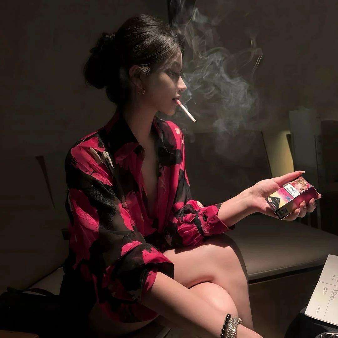 花瓣随风落.